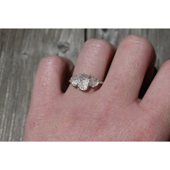 alternative raw diamond engagement rings, raw crystal ring, round or oval cut - Picture 1 of 4